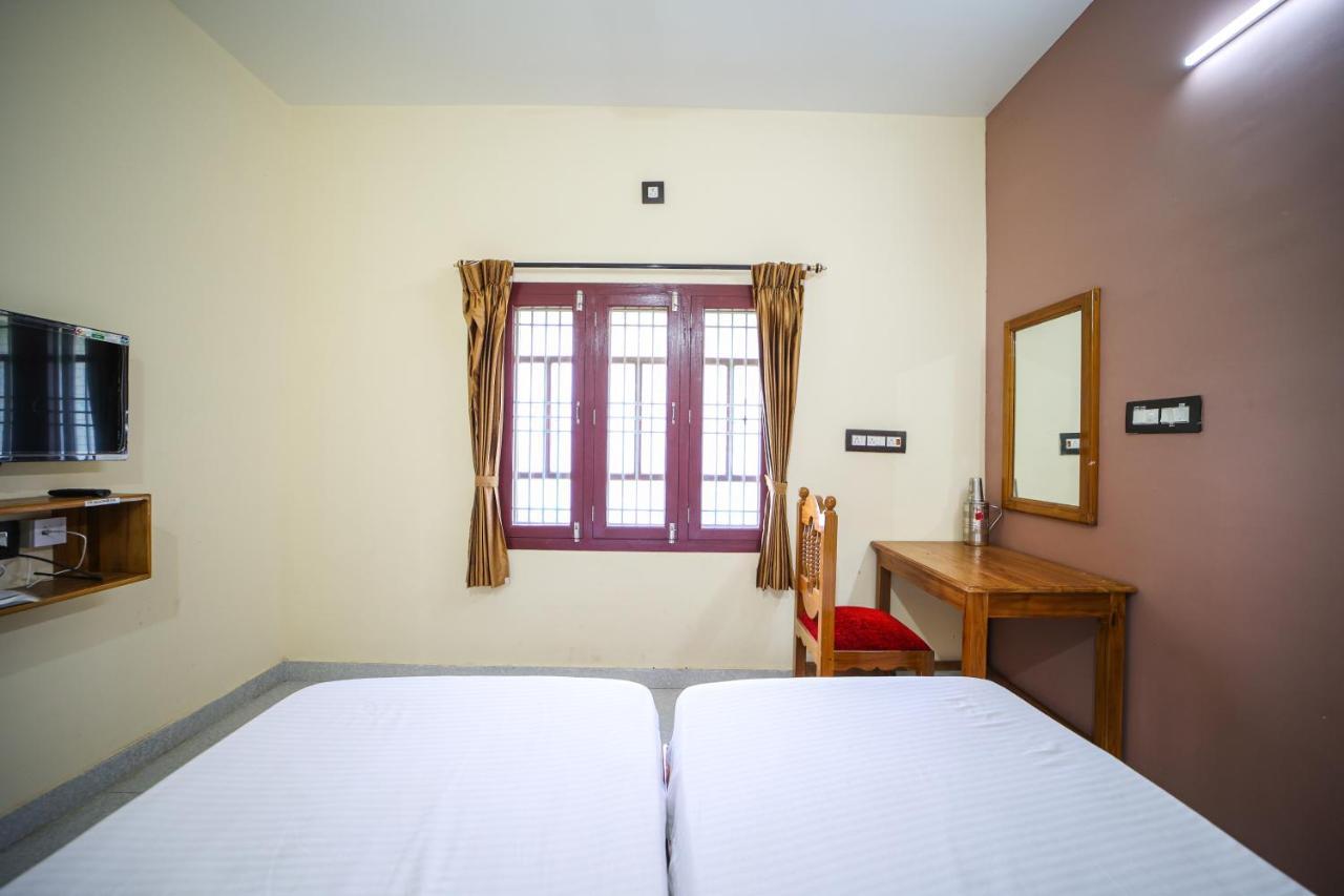 Hotel The Pothigai Palace Kuttālam Exterior foto