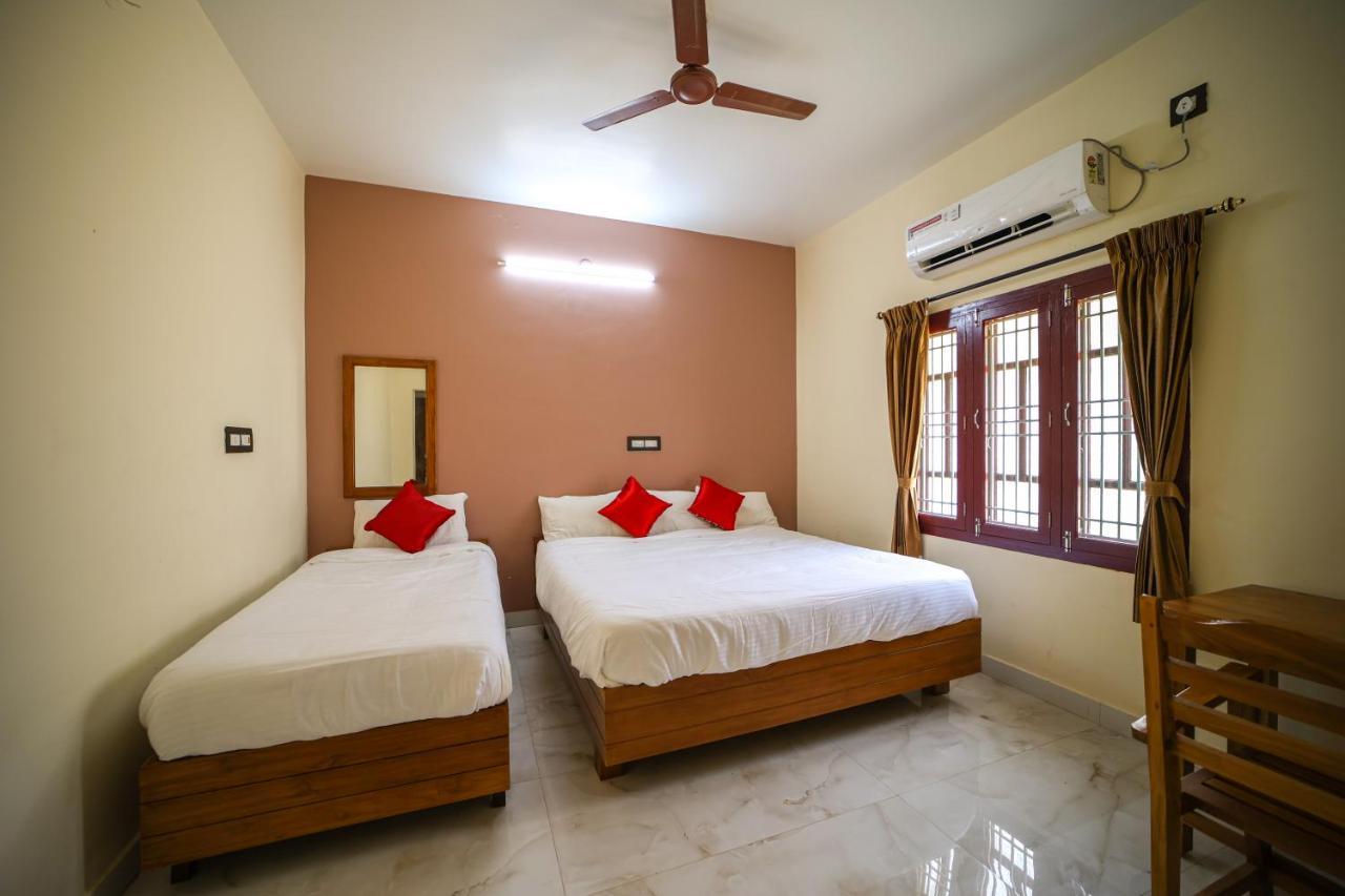 Hotel The Pothigai Palace Kuttālam Exterior foto