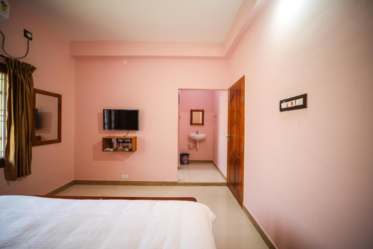 Hotel The Pothigai Palace Kuttālam Exterior foto